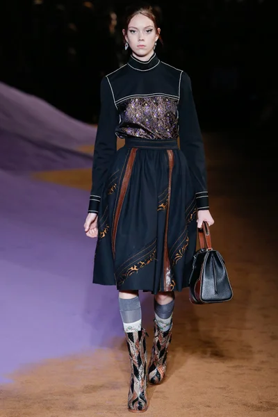 Look 10